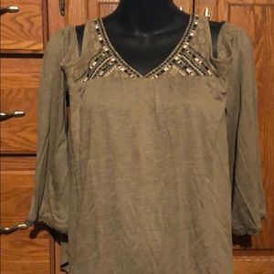 Small mid sleeve top